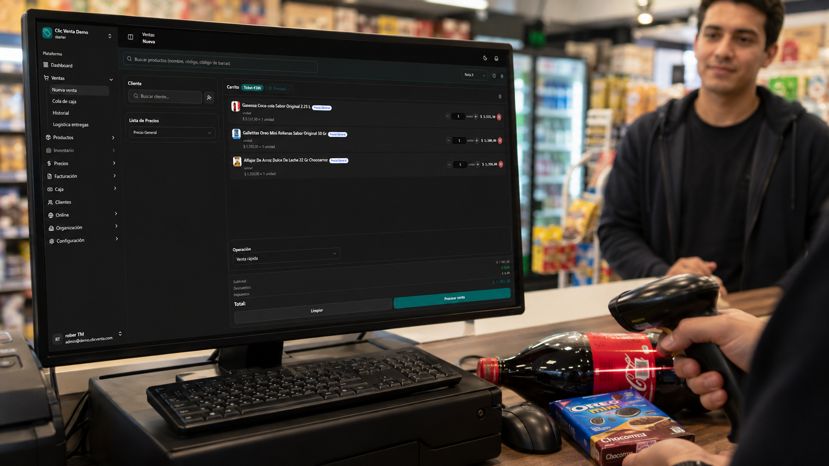 Clic Venta operando en una venta de kiosco, con un producto siendo escaneado y un cliente esperando